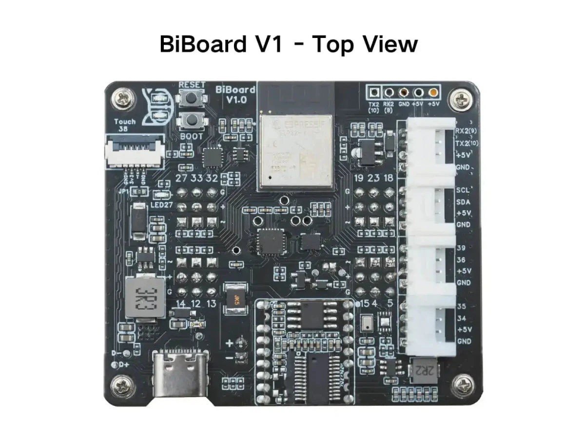 검은 제어 보드 윗면에 ESP32 모듈과 흰색 커넥터 여러 개가 있다.