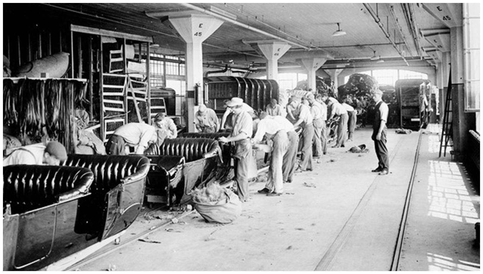 Highland Park, 1914 — 샤프트가 아니라 작업 흐름에 맞춰 재배치된 공장 바닥
