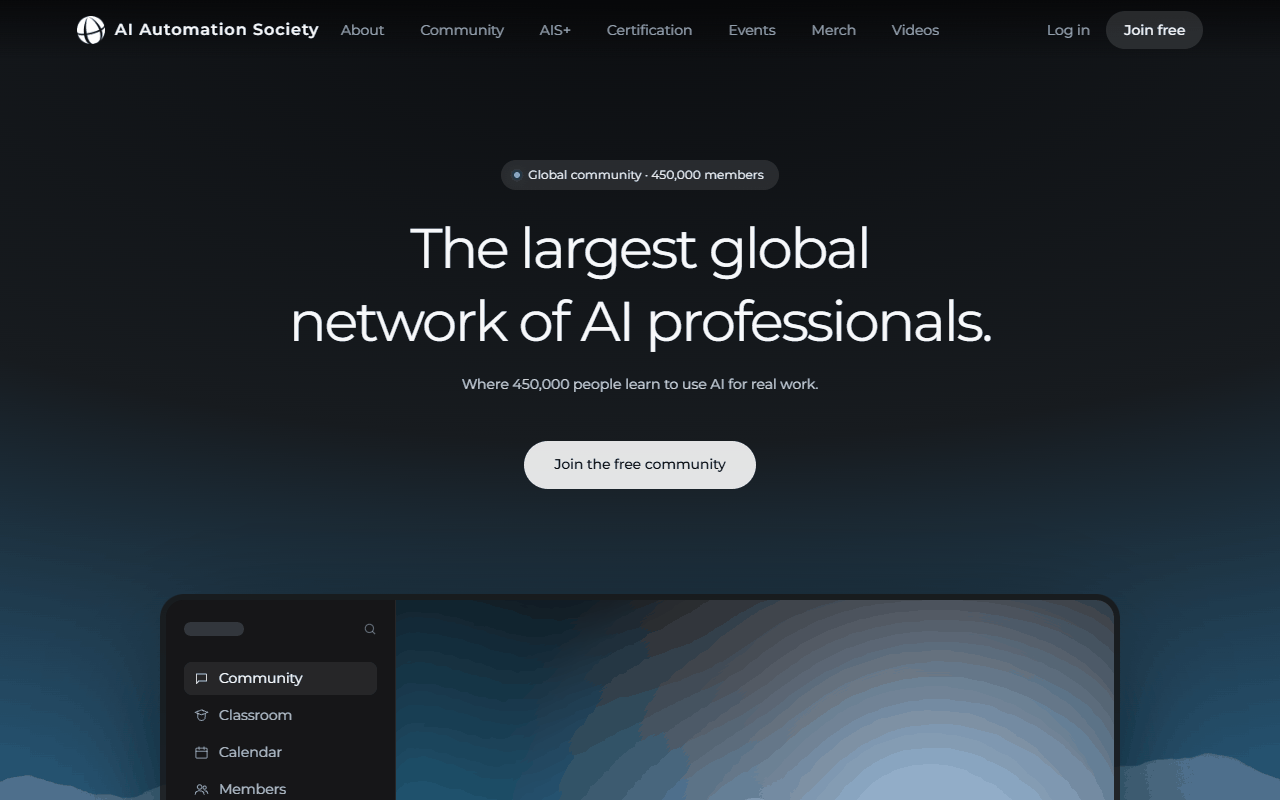AI Automation Society 페이지의 첫 화면. 어두운 바탕에 &ldquo;The largest global network of AI professionals&rdquo; 제목과 가입 버튼, 아래에 커뮤니티 앱 화면이 올라오기 시작한다.
