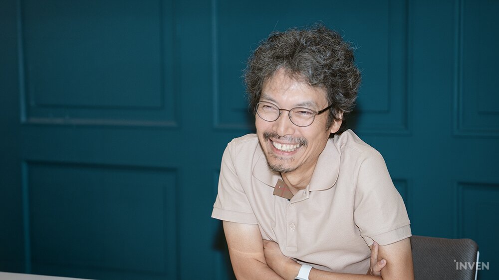오픈 MMO 개발 이야기를 하는 송재경 고문